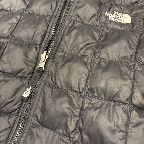 The North Face Quilted Jacket - Picture 5 of 10